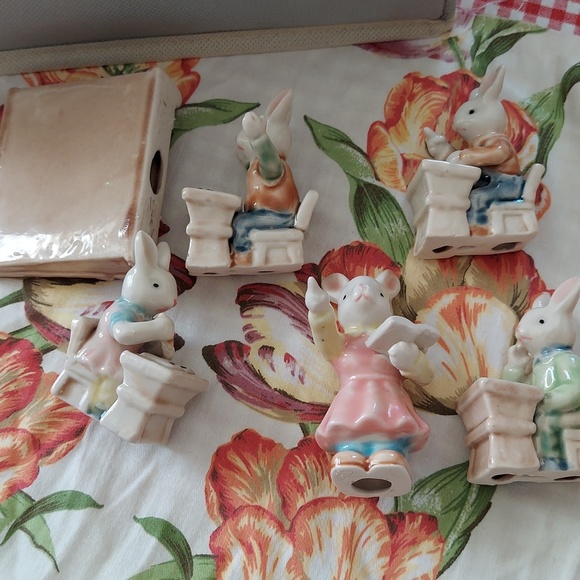 Vtg Porcelain Bunny Teacher & Class - Picture 7 of 7